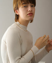 汗や水に強く変色しにくいためお風呂や温泉、海でもつけっぱなし◎