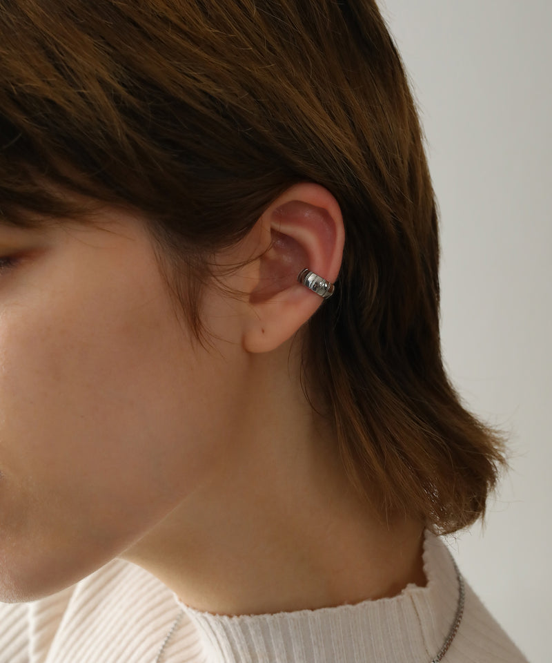 空気や汗に触れても錆びにくく熱や腐食にも強い素材